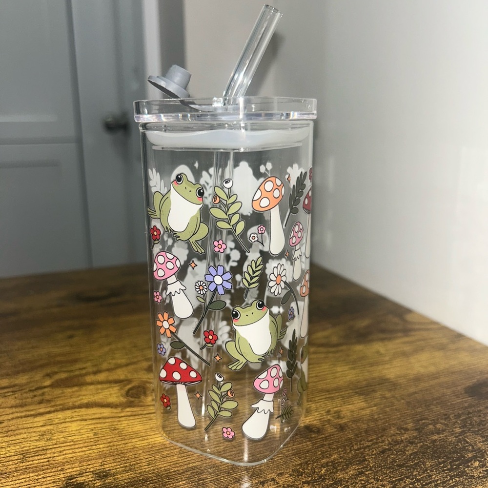 Frog/Mushroom Glass With Lid & Straw